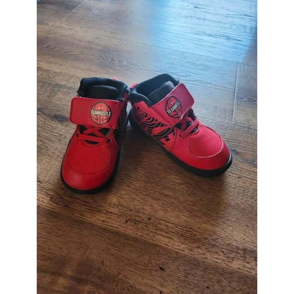 Nike Team Hustle D 9 Toddler Basketball Shoes Size 8C University Red Black